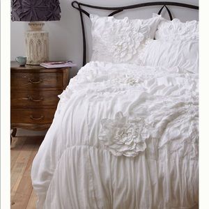 Georgina Anthropologie Duvet with standard shams